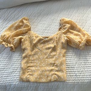 Abercrombie floral yellow puff sleeve sweetheart short sleeve top size xs
